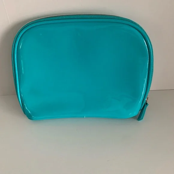 Moroccanoil Patent Leather Like Cosmetic Bag
❤️❤️❤️SALE❤️❤️❤️❤️ 2 for $5.00!!! - Picture 2 of 4